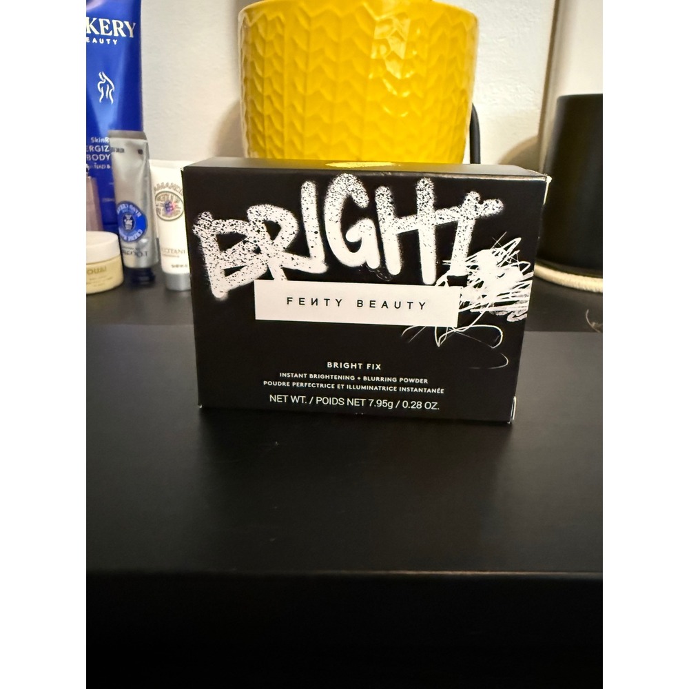 Fenty Beauty Bright Fix Instant Brightening Blurring Powder Banana new in box